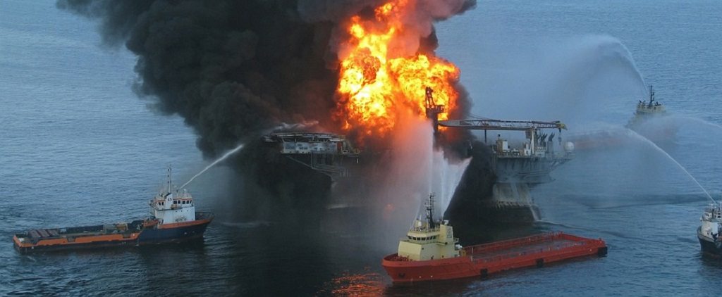 oil-rig-explosion by pixabay and skeeze 1024 midified sawdust