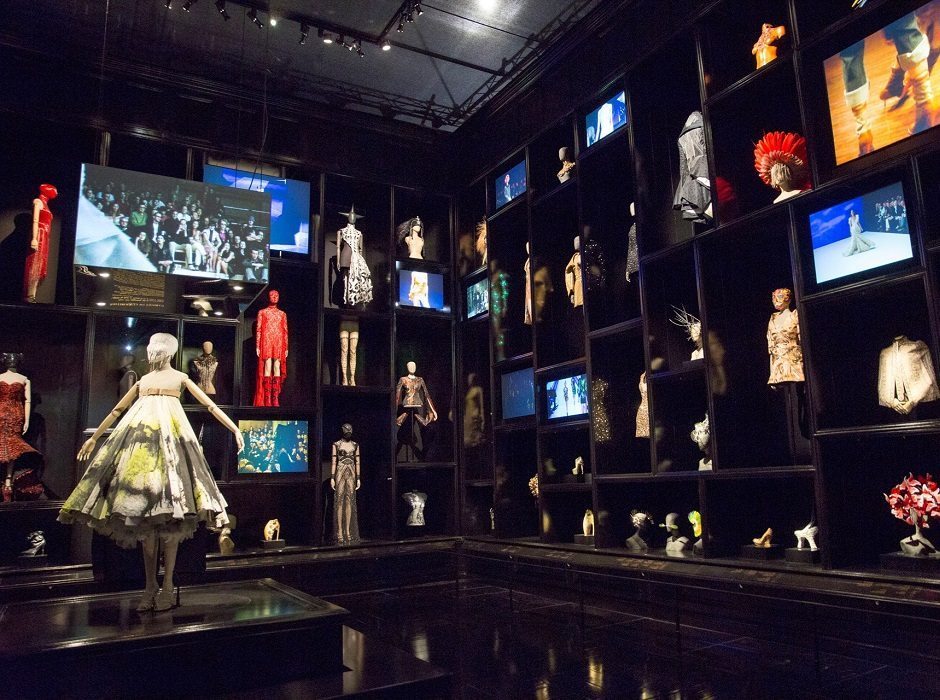 Alexander deals mcqueen v&a