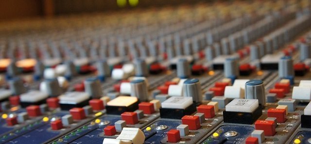 mixing-desk-by-grooveaddicted feature mixing-desk-by-grooveaddicted feature