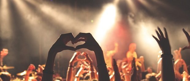 gig crowd by unsplash620