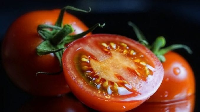 tomatoes by UweTuchen and Pixabay 1024 make tomatoes tasty again