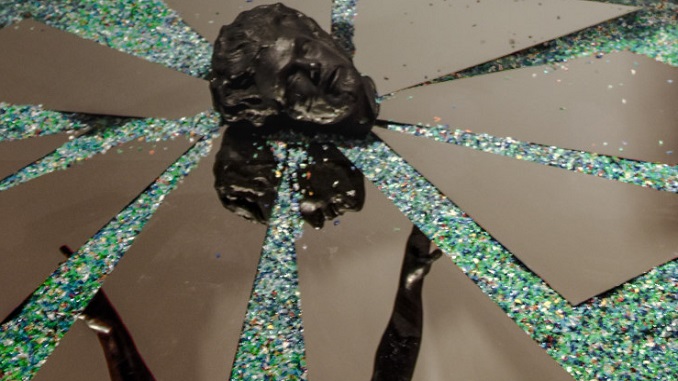 Le Marseillais, 2019, HDPE recycled plastic, stainless steel polished mirror, 2.2 x 0.6 x 0.8 m. Courtesy the artist